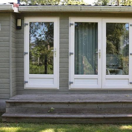 Een Chalet Met Prive Sauna En Tuin Villa Tzummarum Eksteriør billede